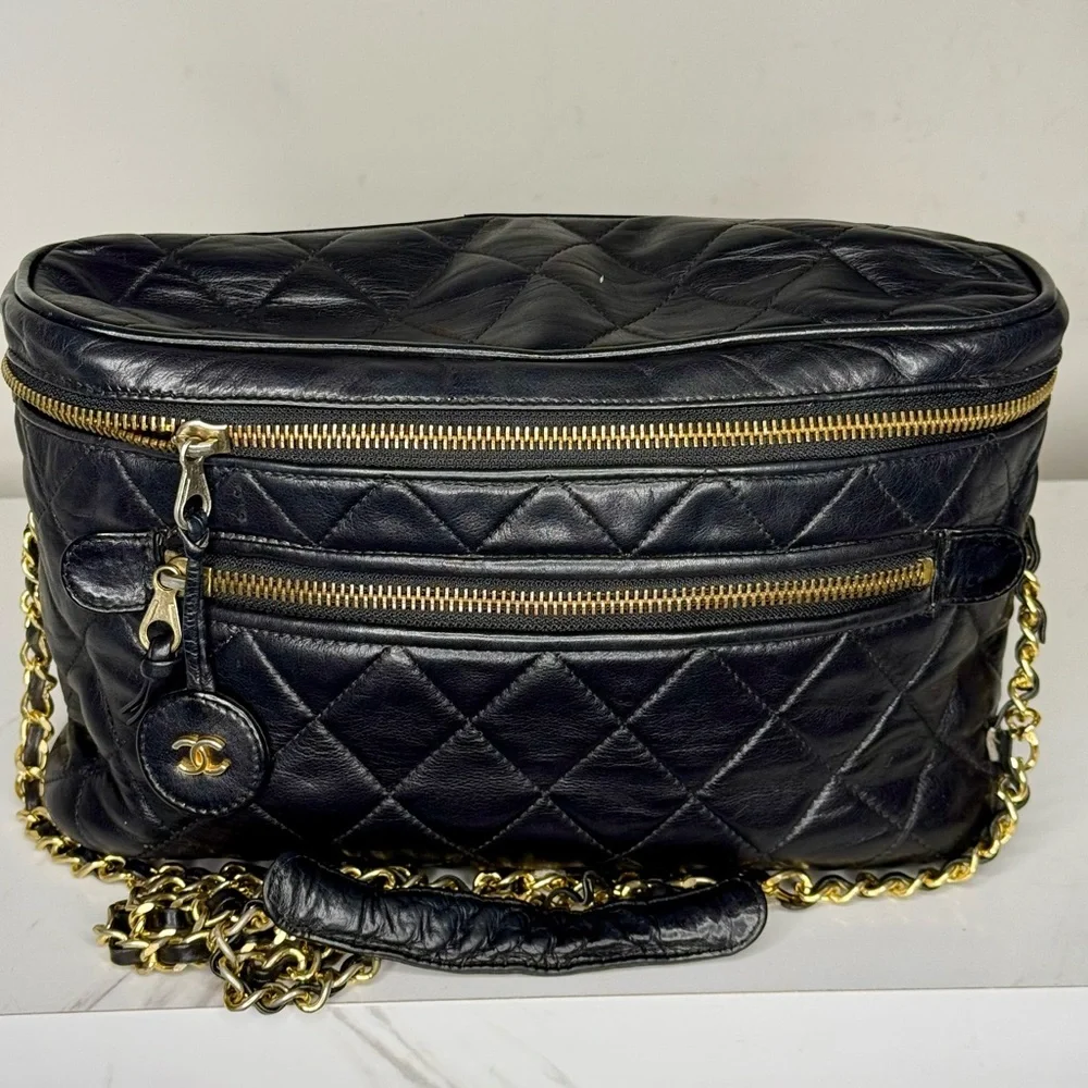 CHANEL Lambskin Quilted Vanity Train Case Shoulder Bag Black - Picture 4 of 14